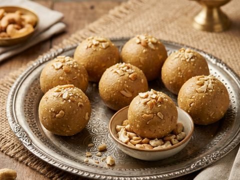 Sunnundalu (Urad Dal Ladoo)